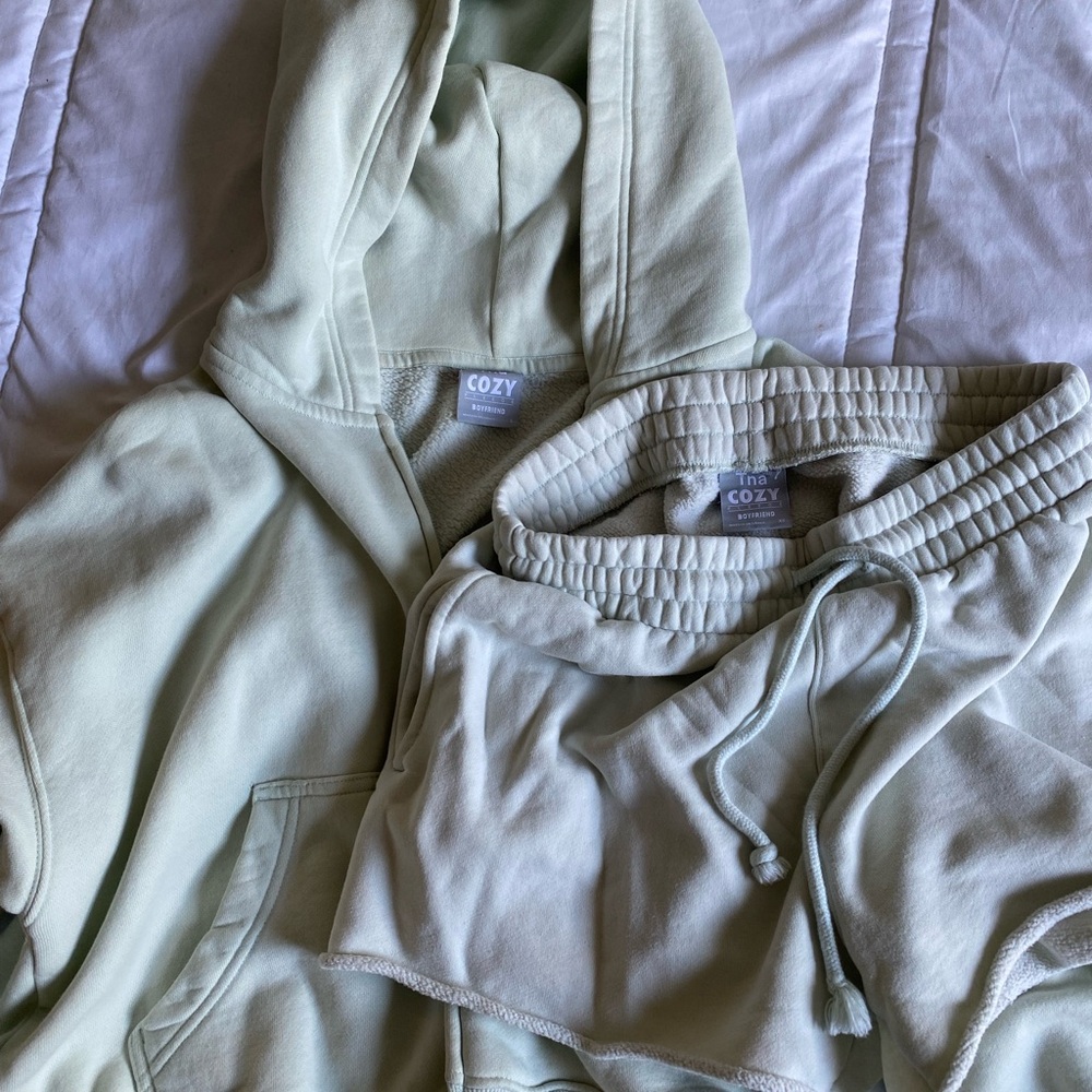 Aritzia green sweat set